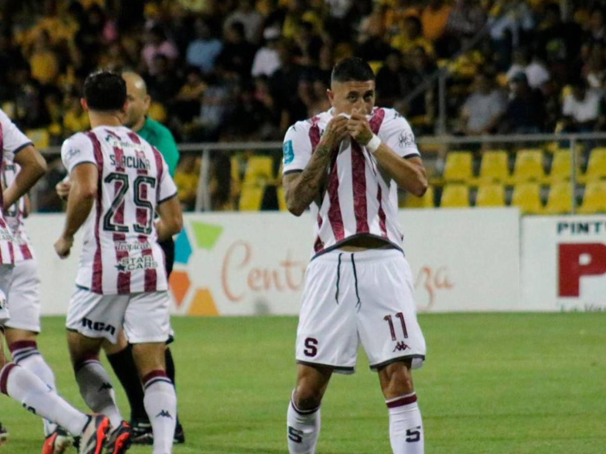 Jugador costarricense es descubierto siéndole infiel a su esposa