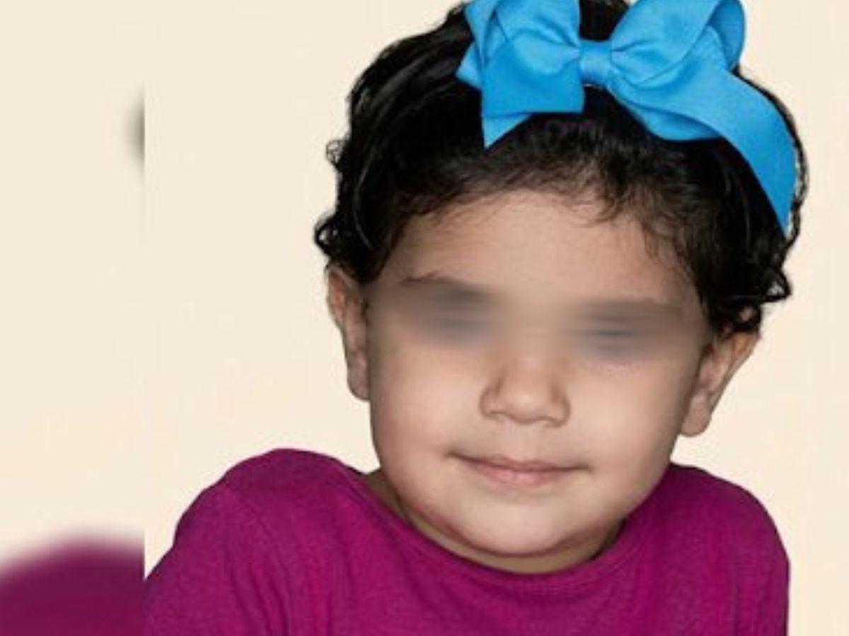Hallan muerta a niña dentro de una mochila en una alcantarilla; su padre fue detenido