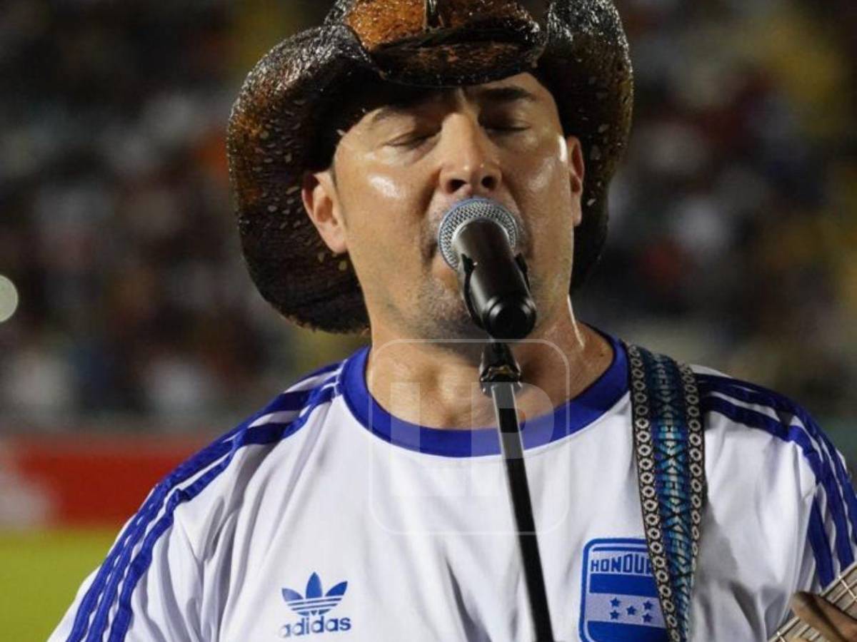 Polache brilla en el show, luego buscan culpable en el camerino