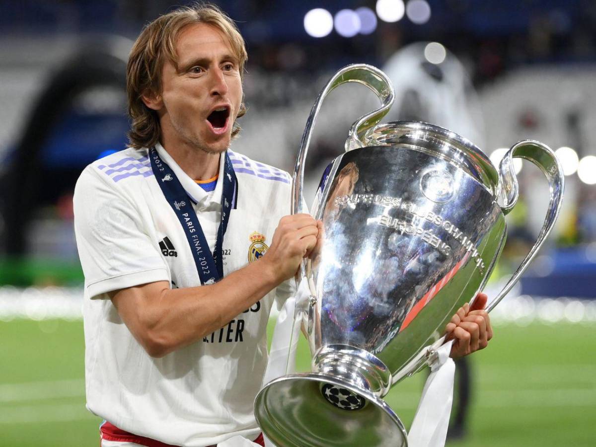 Luka Modric enfurece al Real Madrid: decidió donar su Balón de Oro a otro equipo