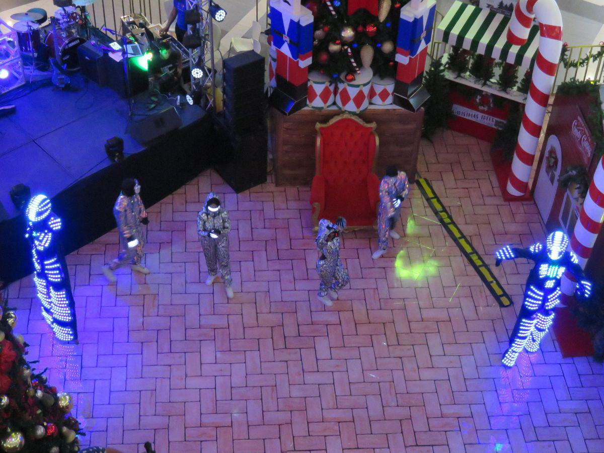 Los shows de baile estuvieron a la orden del día durante casi todo el evento.