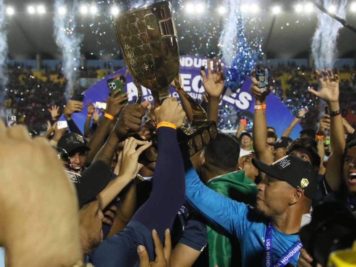 Motagua campeón: festeja la Copa 20, baile del Búho Meléndez y emoción de Pedro Atala