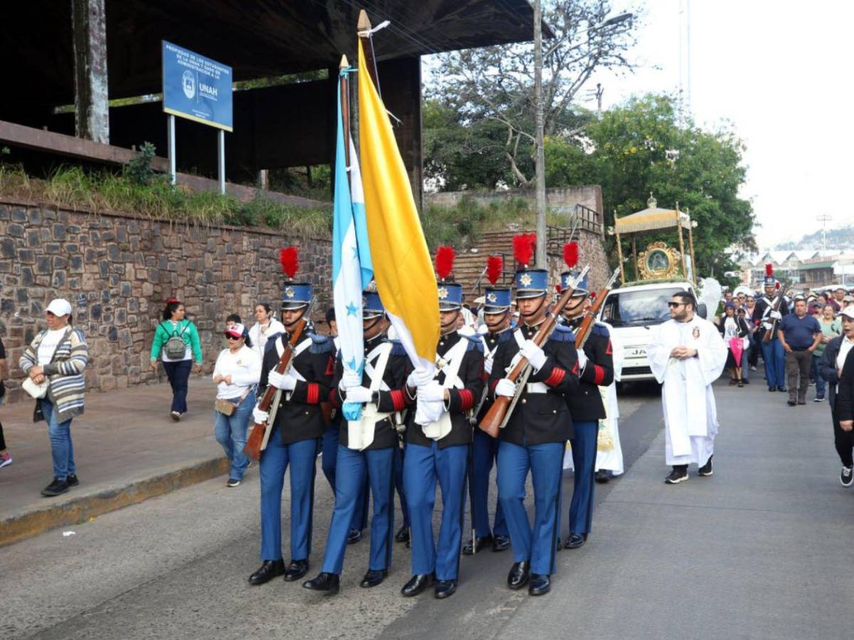 Fervor: Miles acompañan peregrinación de la Virgen de Suyapa en Tegucigalpa