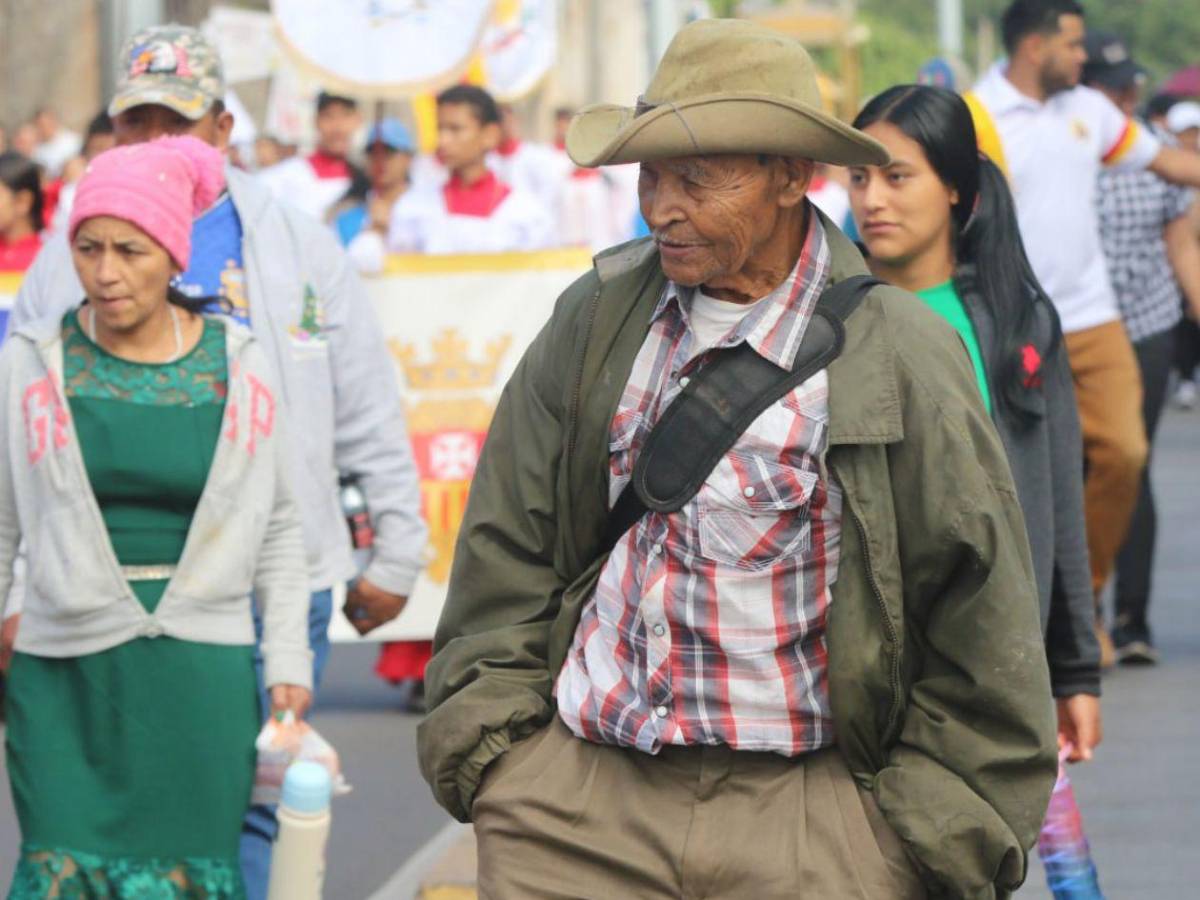 Fervor: Miles acompañan peregrinación de la Virgen de Suyapa en Tegucigalpa