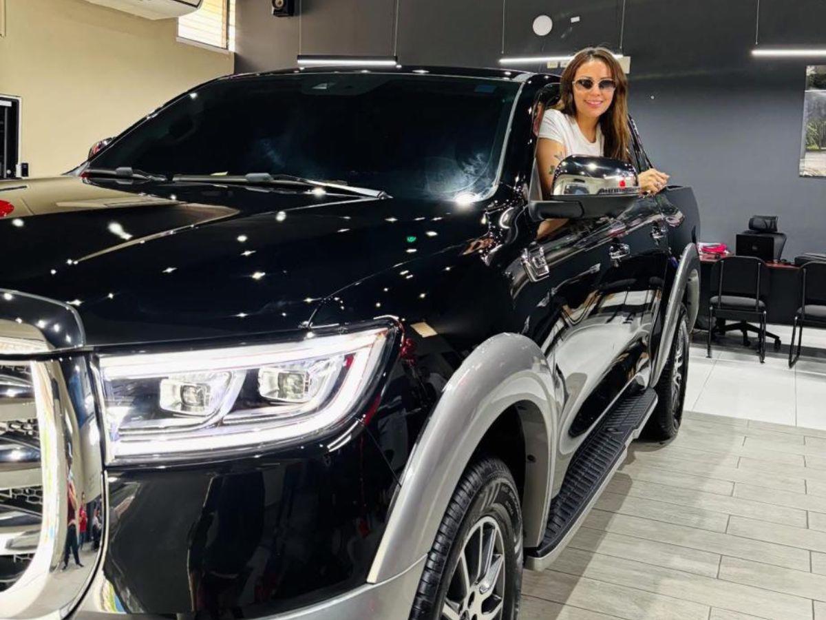 Elsa Oseguera presume la compra de lujosa troca en Honduras