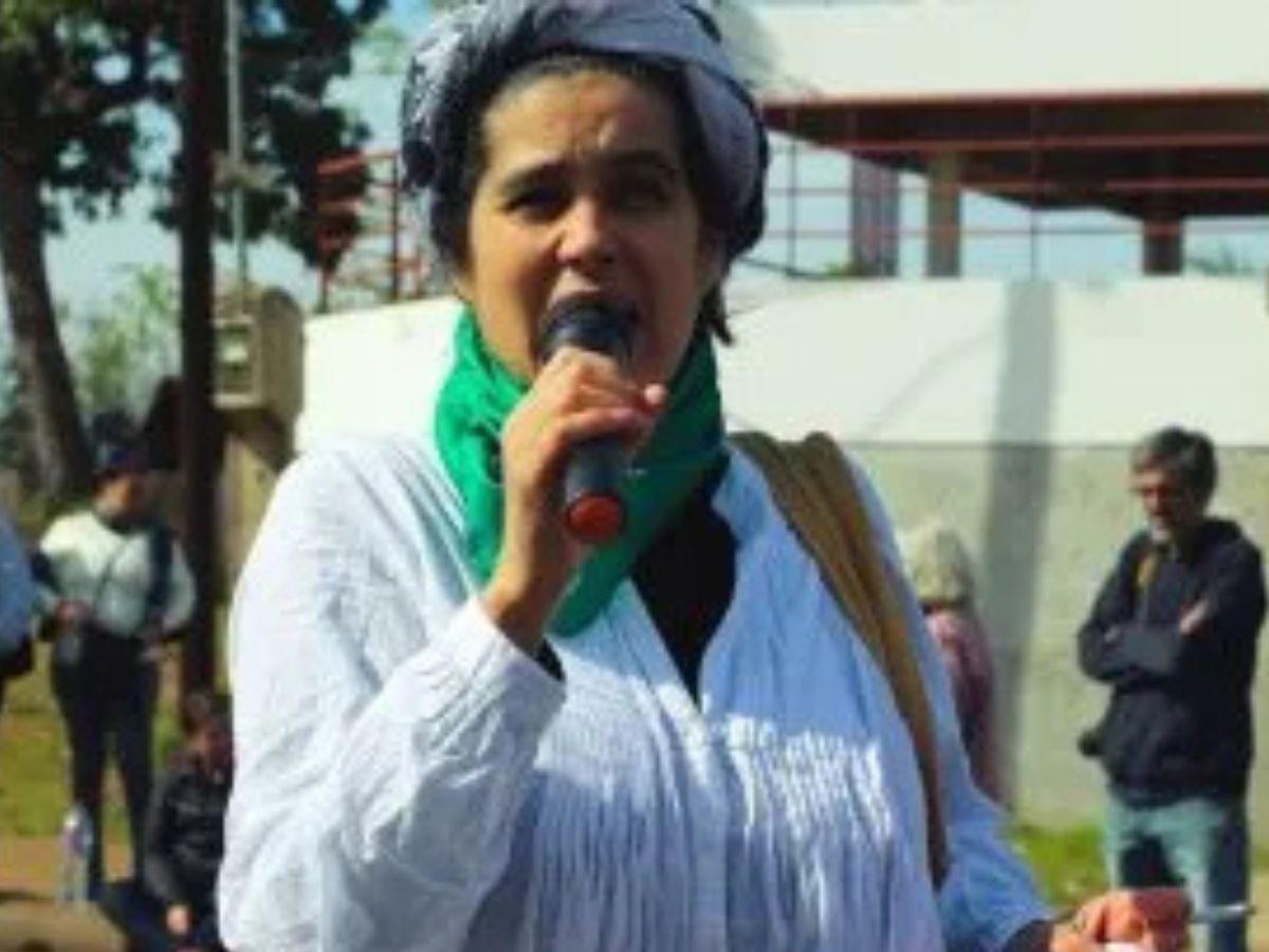 Hallan sin vida a famosa actriz dentro de un autobús