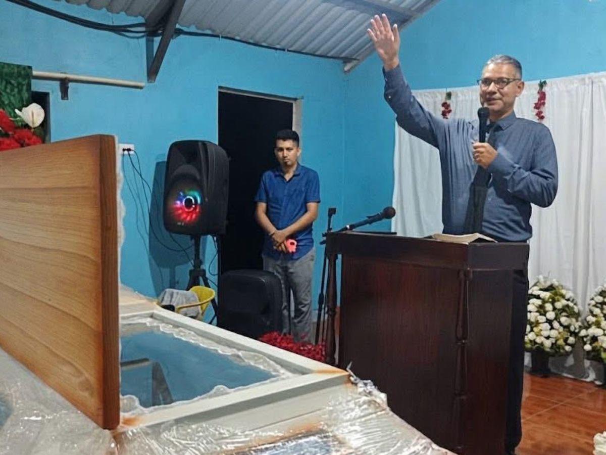 Entre lágrimas, familiares despiden a Endy Jiménez, supervisora fallecida en Naco