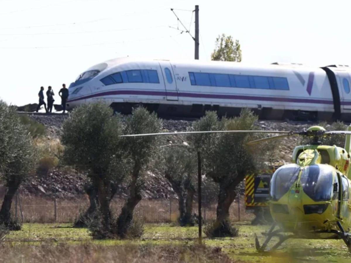 Dos trenes chocan y dejan al menos 64 muertos y decenas de heridos en España
