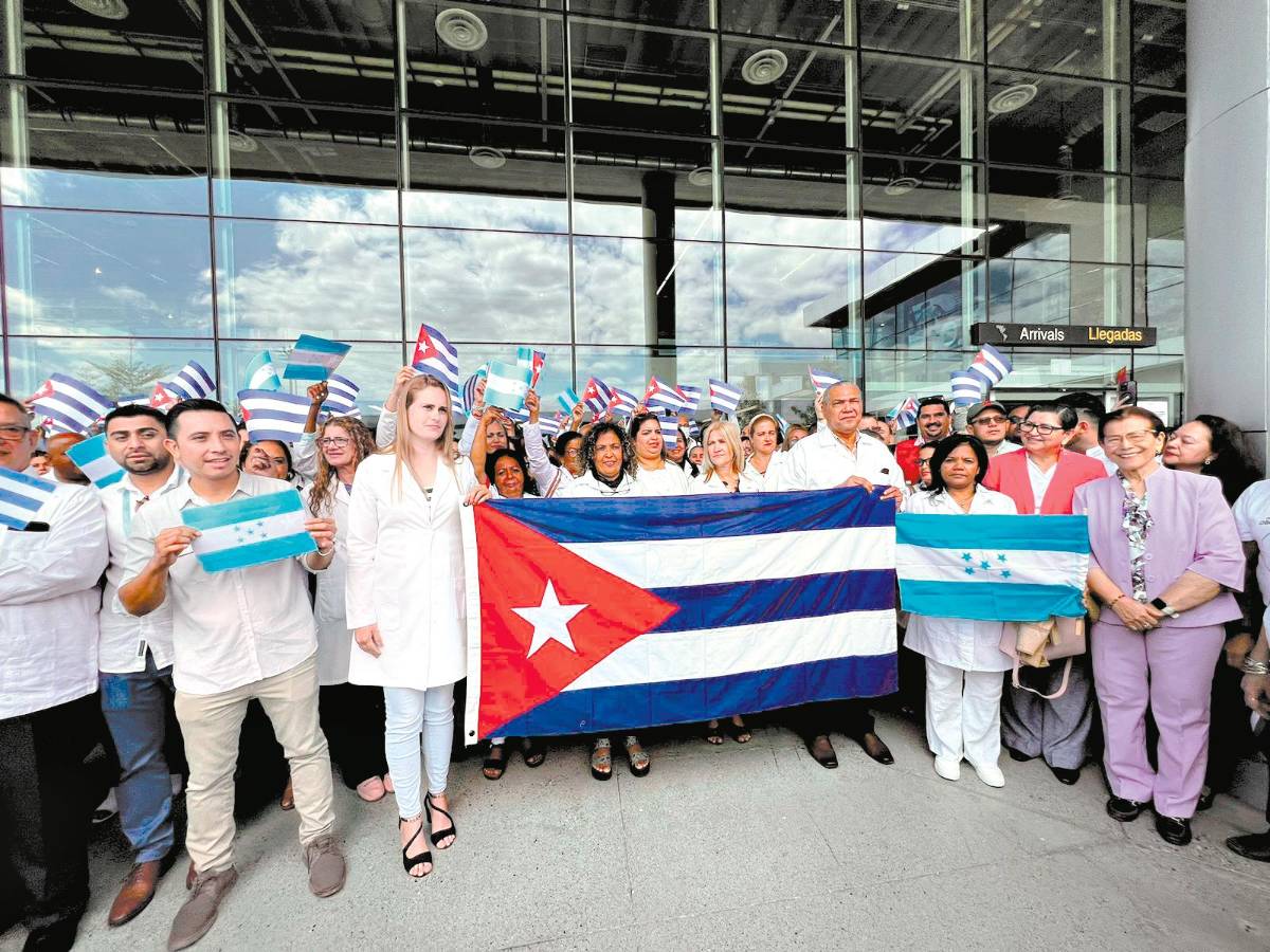 Los médicos cubanos devengan L25,000 por trabajar en hospitales