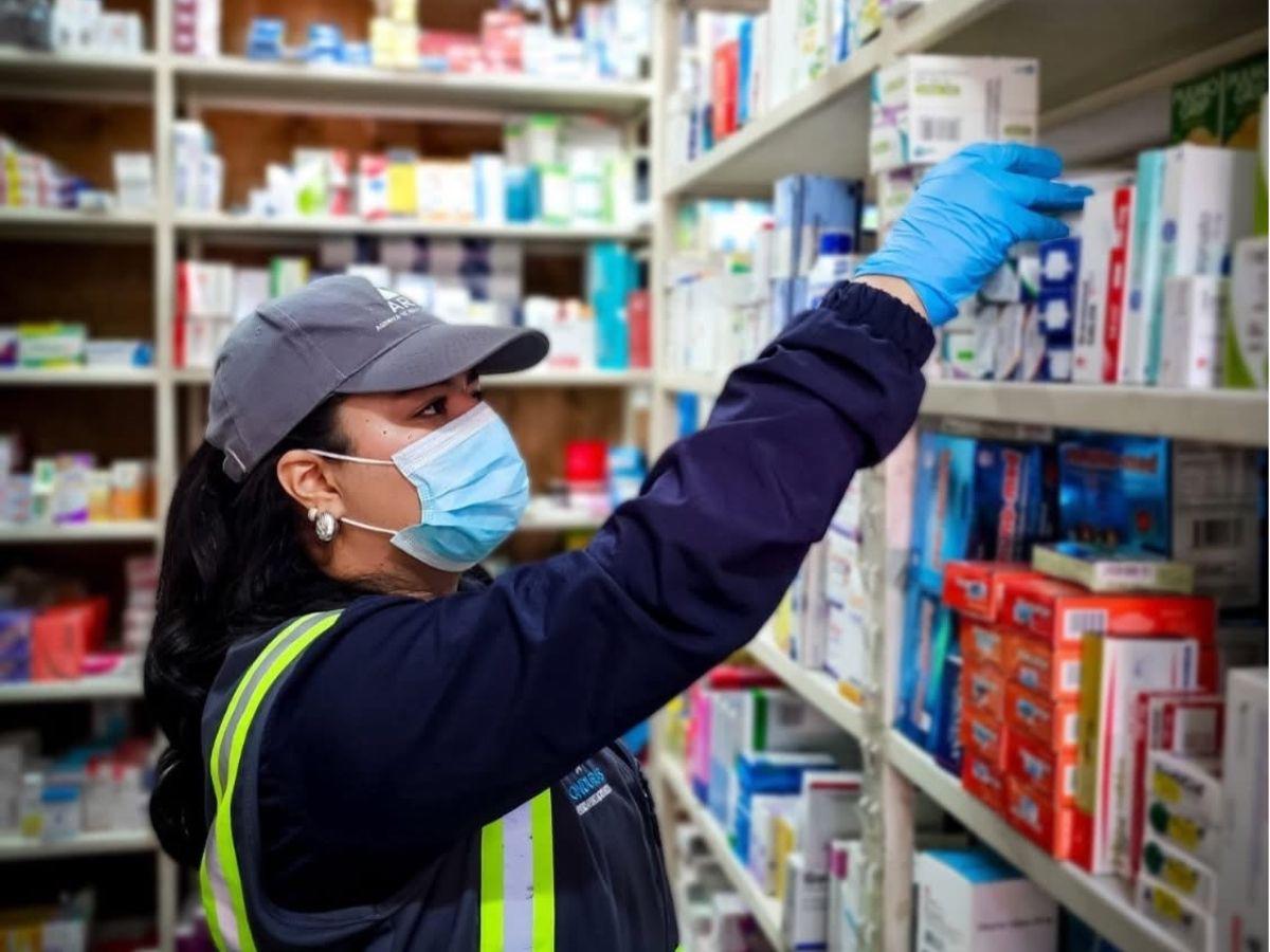 ¿Qué irregularidades detectó Arsa en negocios de alimentos y farmacias?