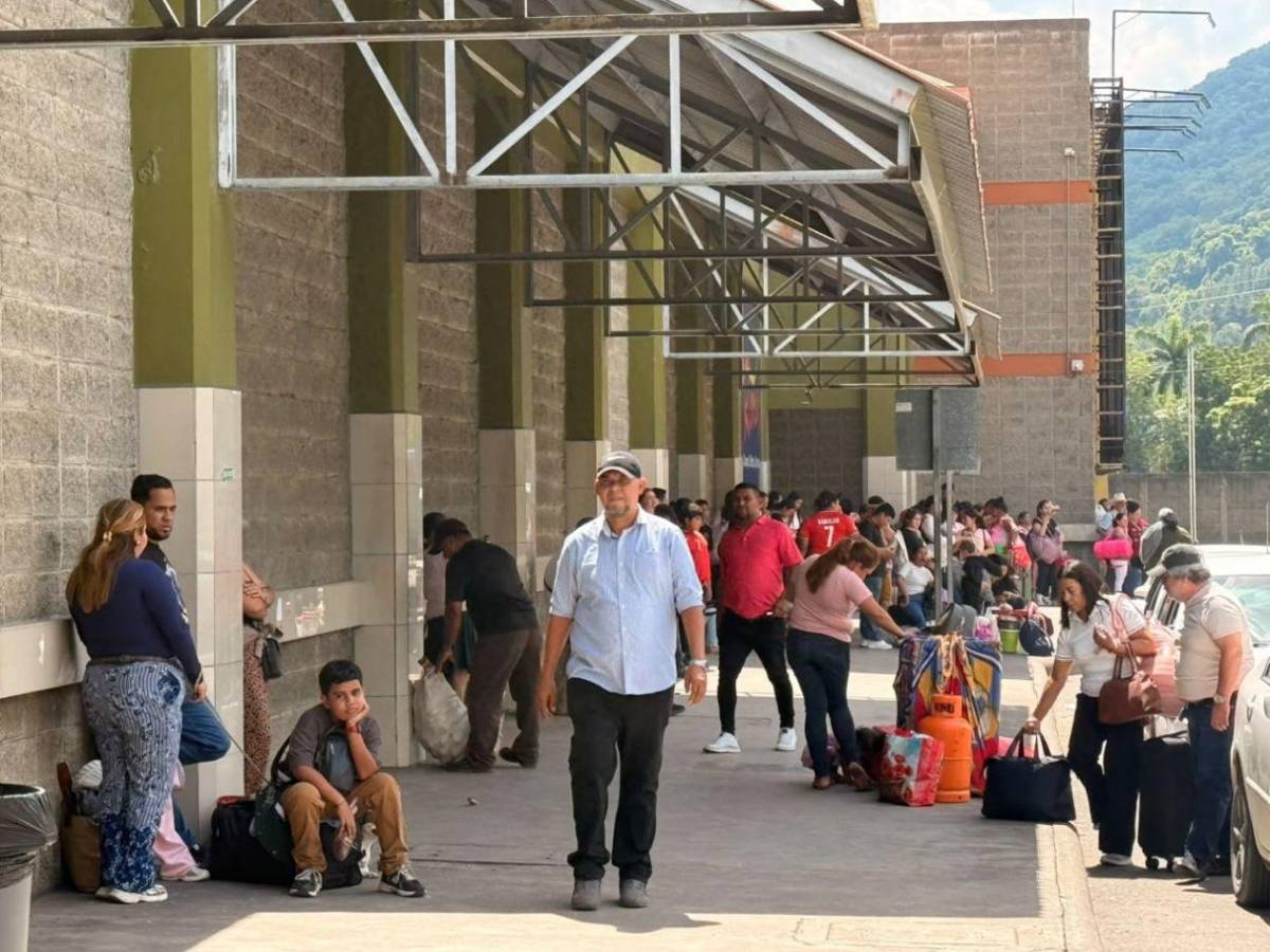 Hondureños retornan a sus hogares tras disfrutar el Feriado Morazánico