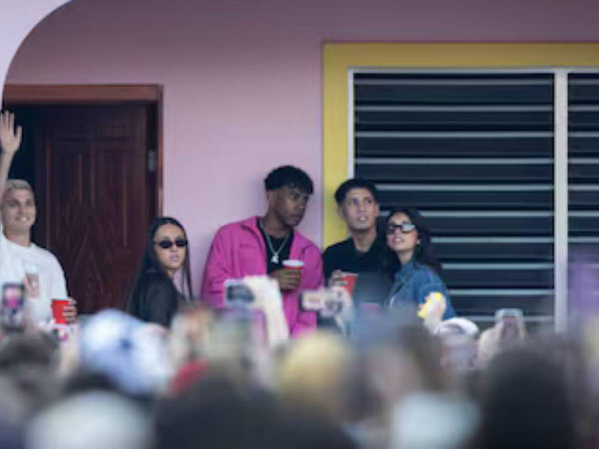 Jugadores del Barcelona asisten al show de Bad Bunny: Lamine estuvo con su novia