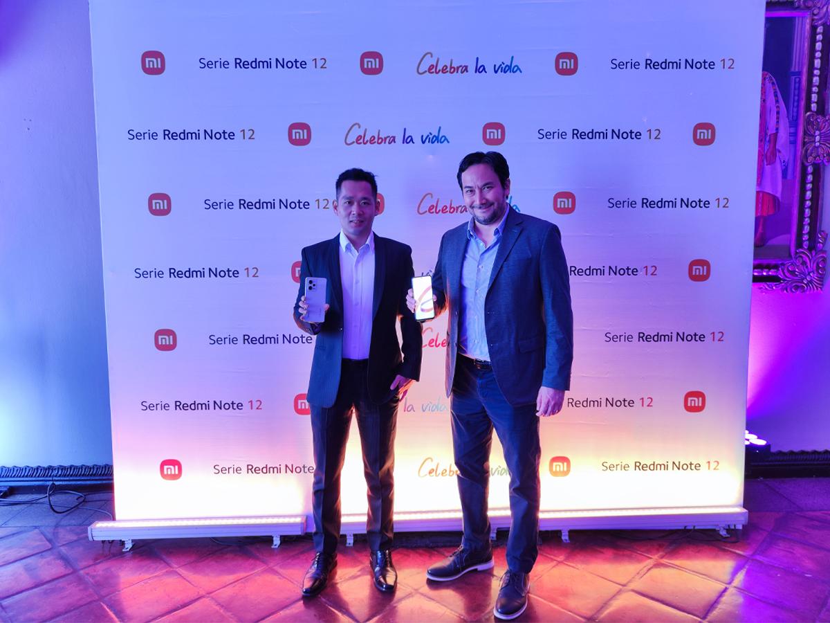 Jason Wang, GTM regional Centroamérica y Caribe, y Pablo Girón, gerente de ventas de Xiaomi para Centroamérica.