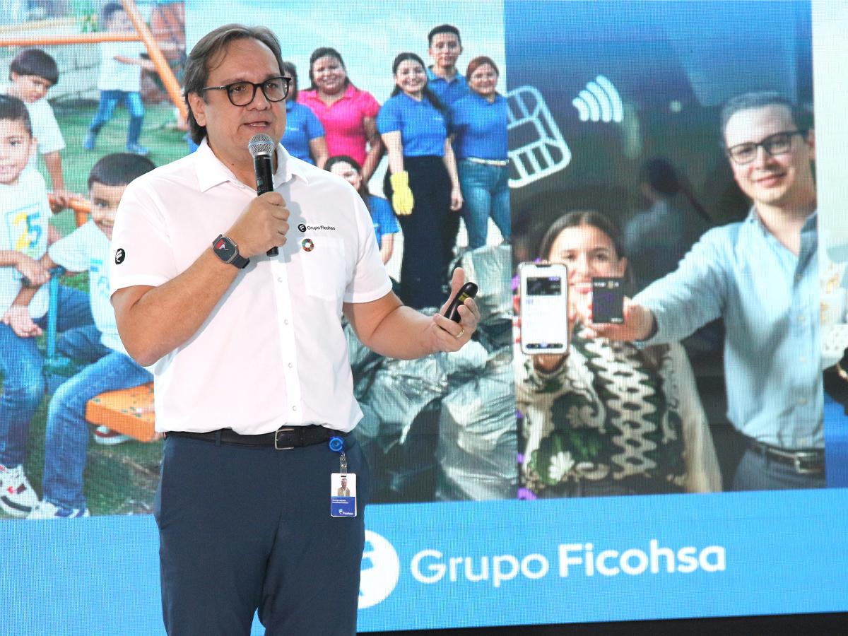 Germán Castañeda, vicepresidente de Comunicación Corporativa, destacó el compromiso de Grupo Ficohsa en la región como “agentes de transformación en todas las comunidades”.