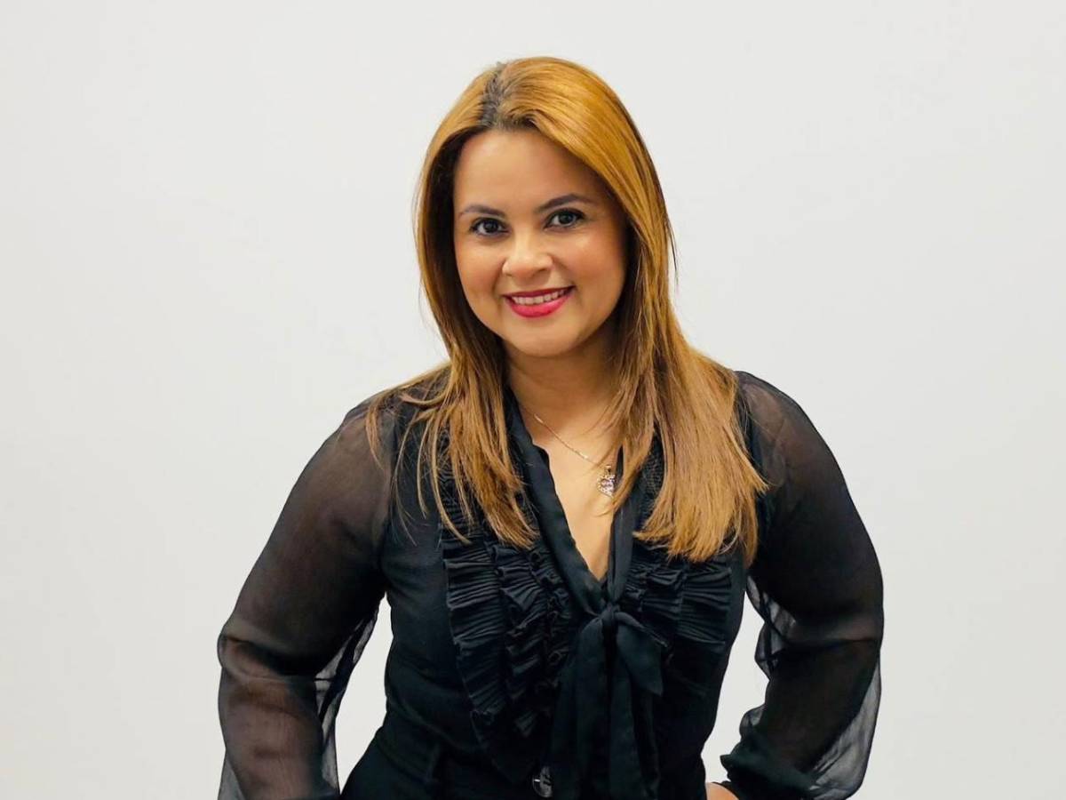 Clara, la bella esposa del exfutbolista hondureño que ayuda a los latinos en Estados Unidos