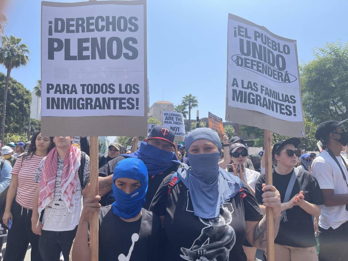 Cientos salen a la calle en Texas para apoyar las protestas de Los Ángeles