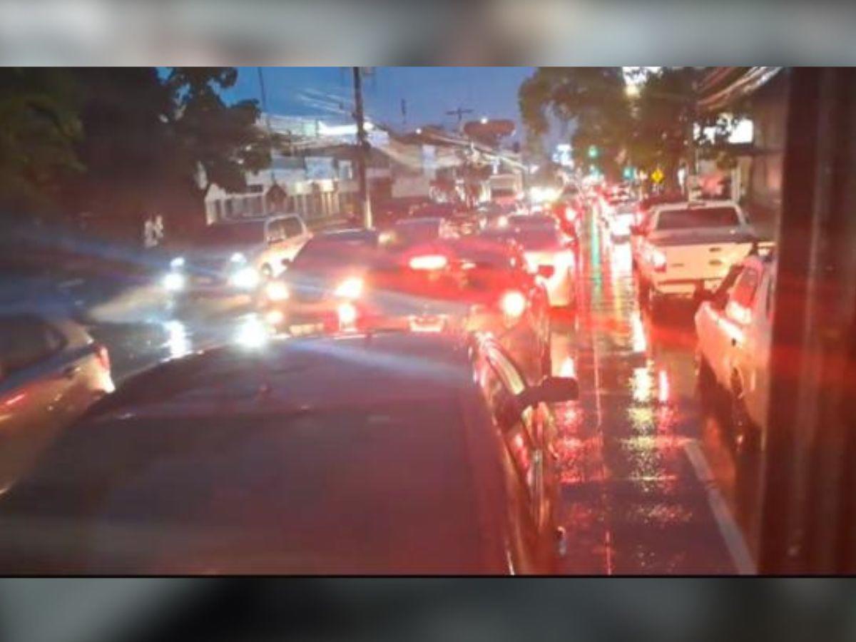 Tormenta desata caos e inundaciones en San Pedro Sula
