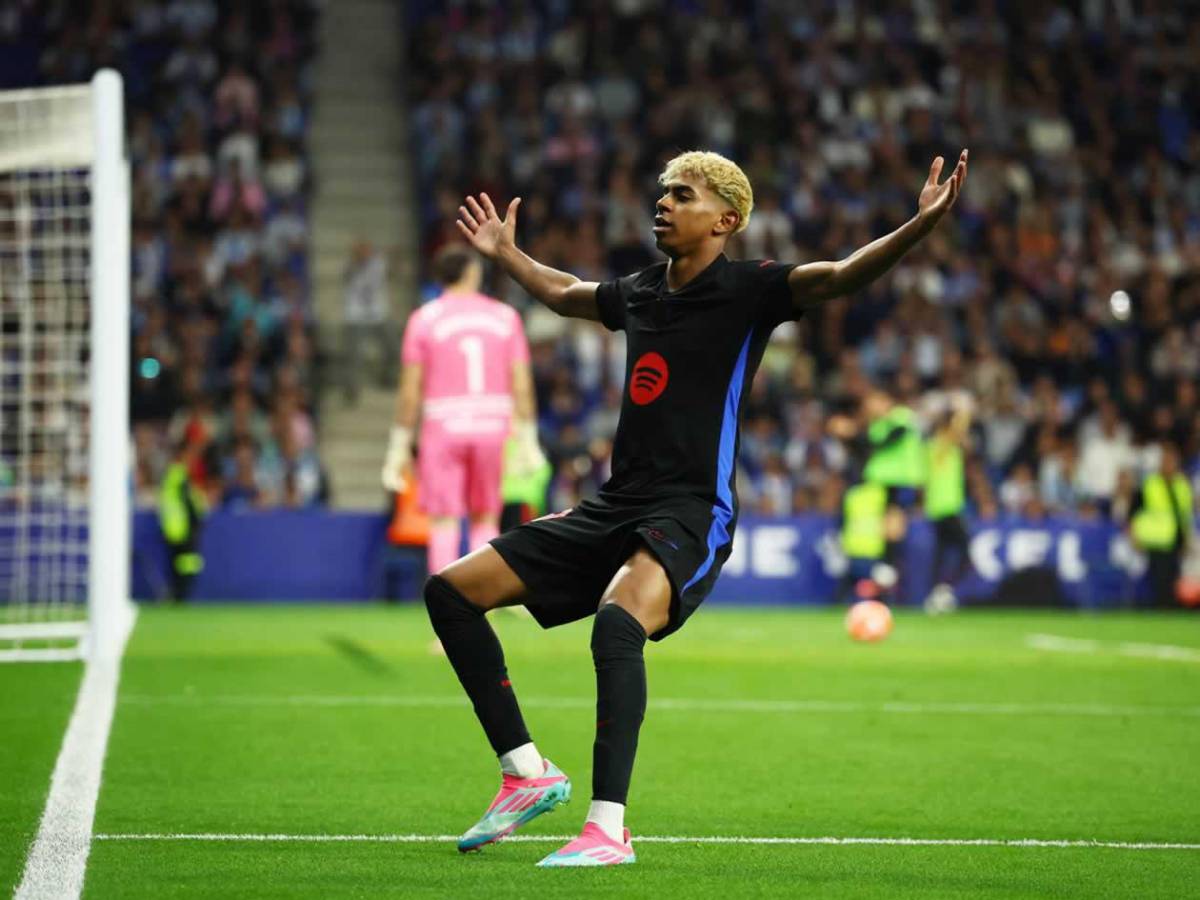 Barcelona campeón festeja, Espanyol encendió aspersores, bronca y la orden de Flick