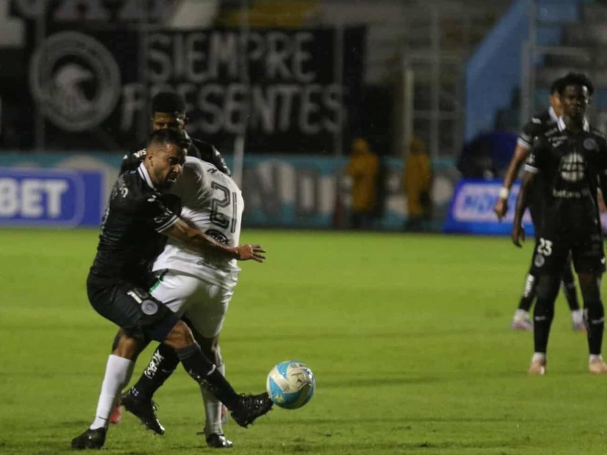 Amargura del Motagua, futbolista en pleno TikTok, bella infiltrada y diputado presente