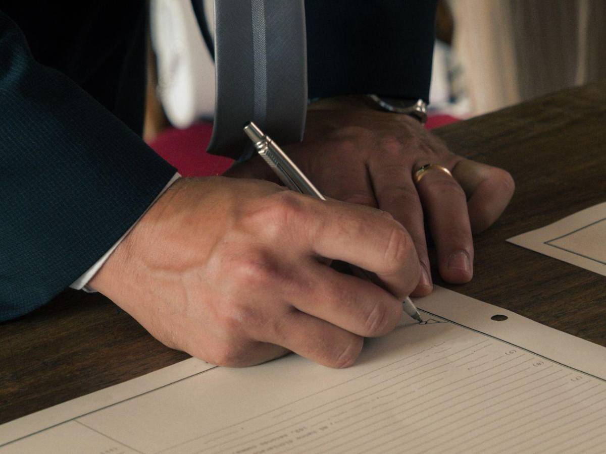 Detienen a seis personas por organizar matrimonios falsos para obtener residencia en EE UU