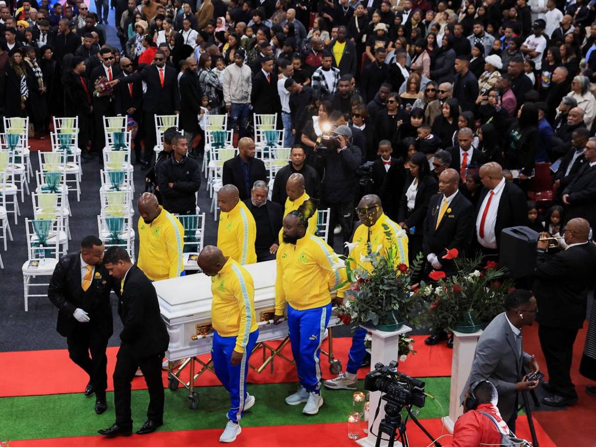 Llanto en funeral de Jayden Adams, fallecido tras el Mundial: triste imagen de mujer e hijo