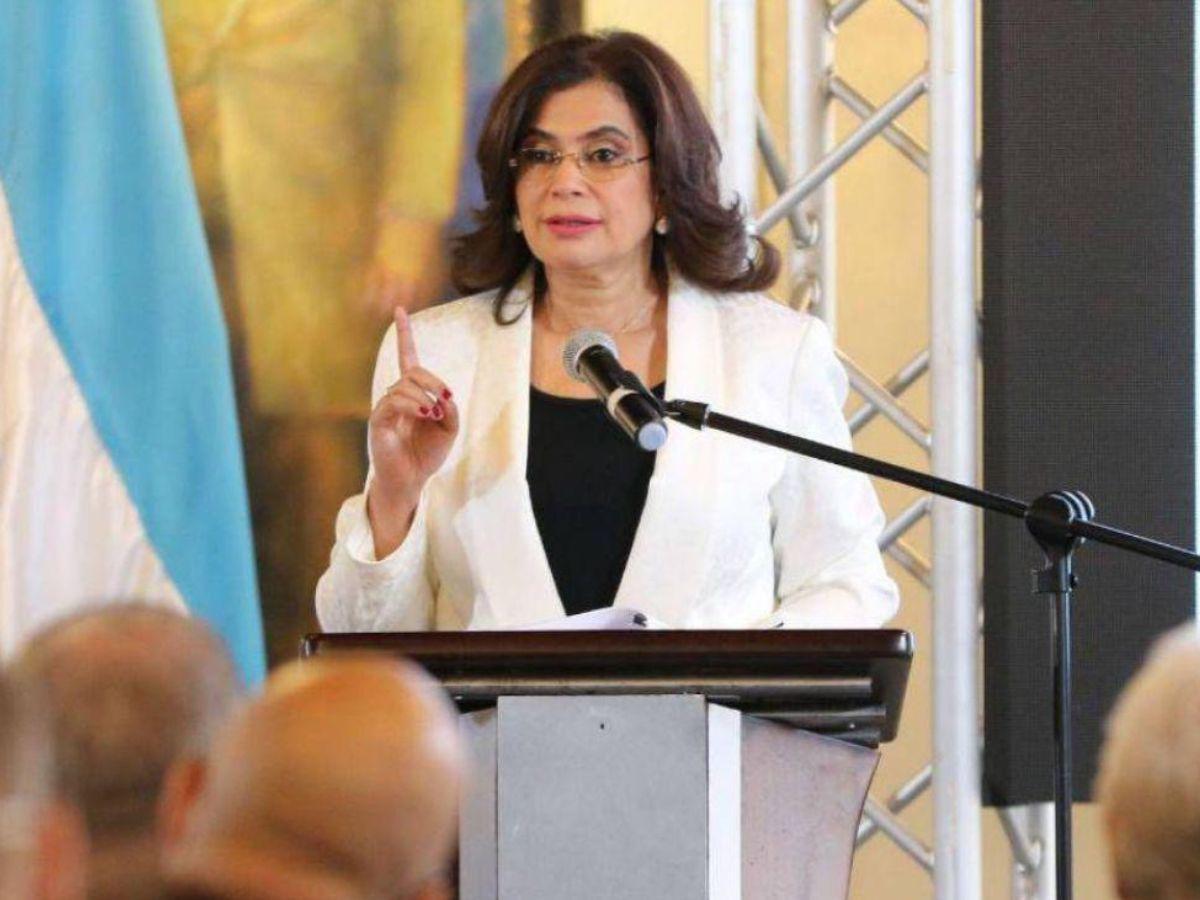 Bancada de Libre, a reunión con Rixi Moncada, precandidata presidencial