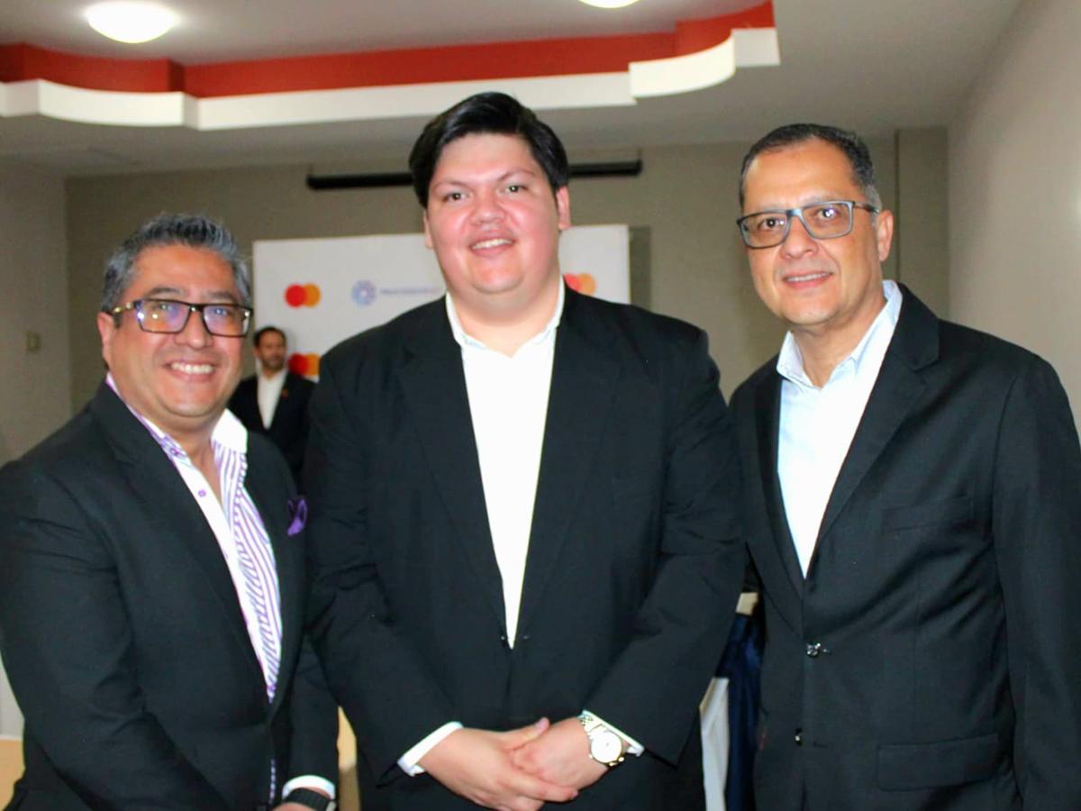 Finsol se convierte en la primera sociedad financiera hondureña supervisada por la Comisión Nacional de Bancos y Seguros (CNBS) en emitir su propia tarjeta.