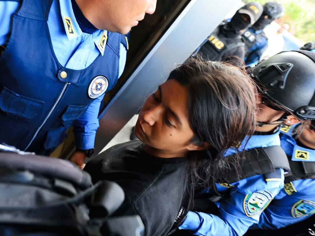 Campesino vinculado a masacre de Rigores disparó a los policías con un fusil AR-15