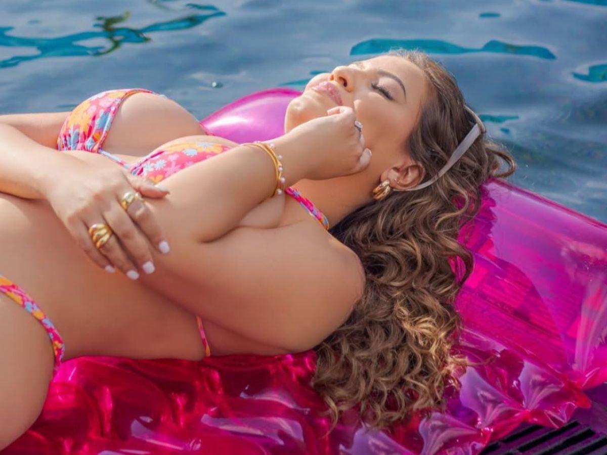 Alejandra Rubio da la bienvenida a la soltería con diminuto bikini