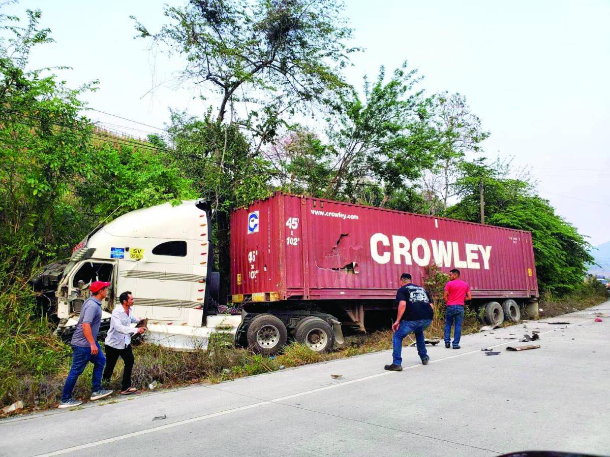 Accidente en Copán: Policía busca al conductor de rastra