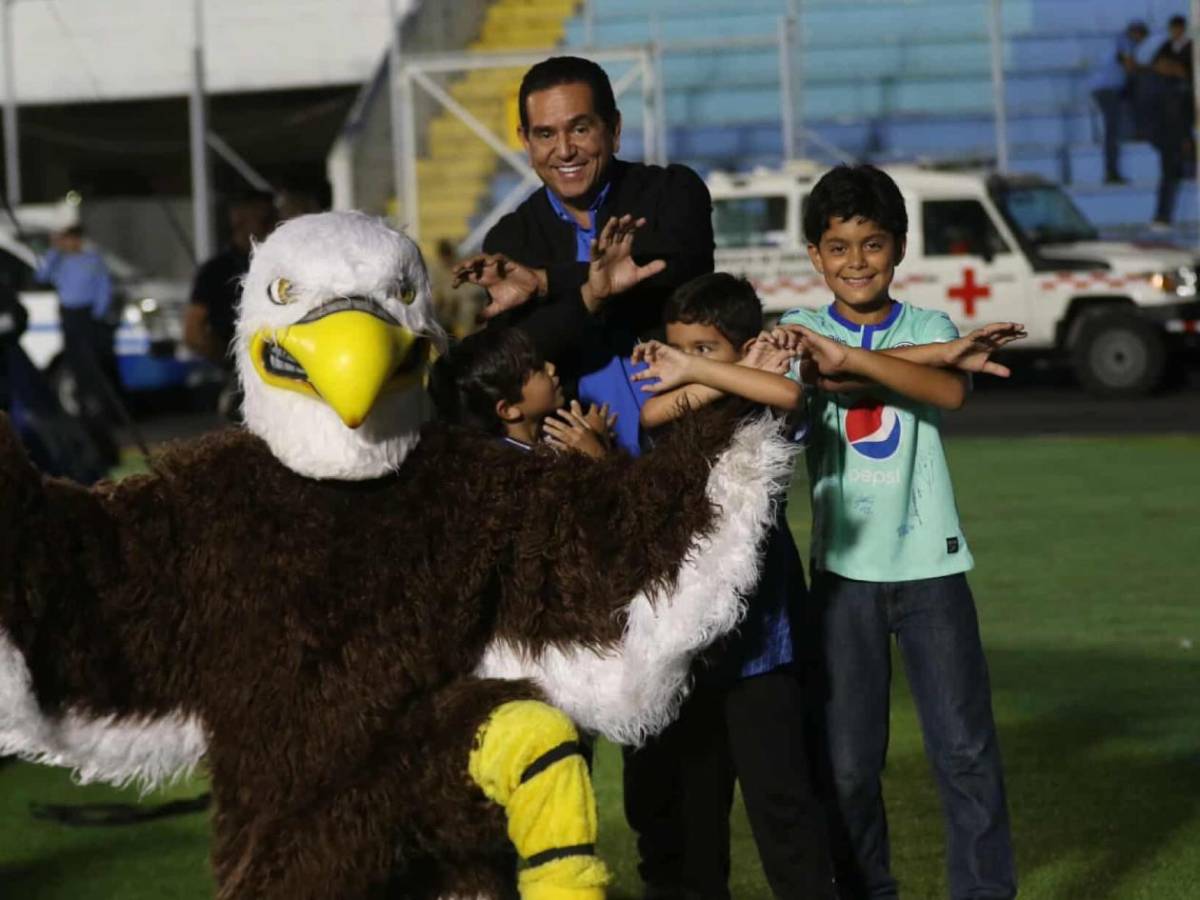 Amargura del Motagua, futbolista en pleno TikTok, bella infiltrada y diputado presente
