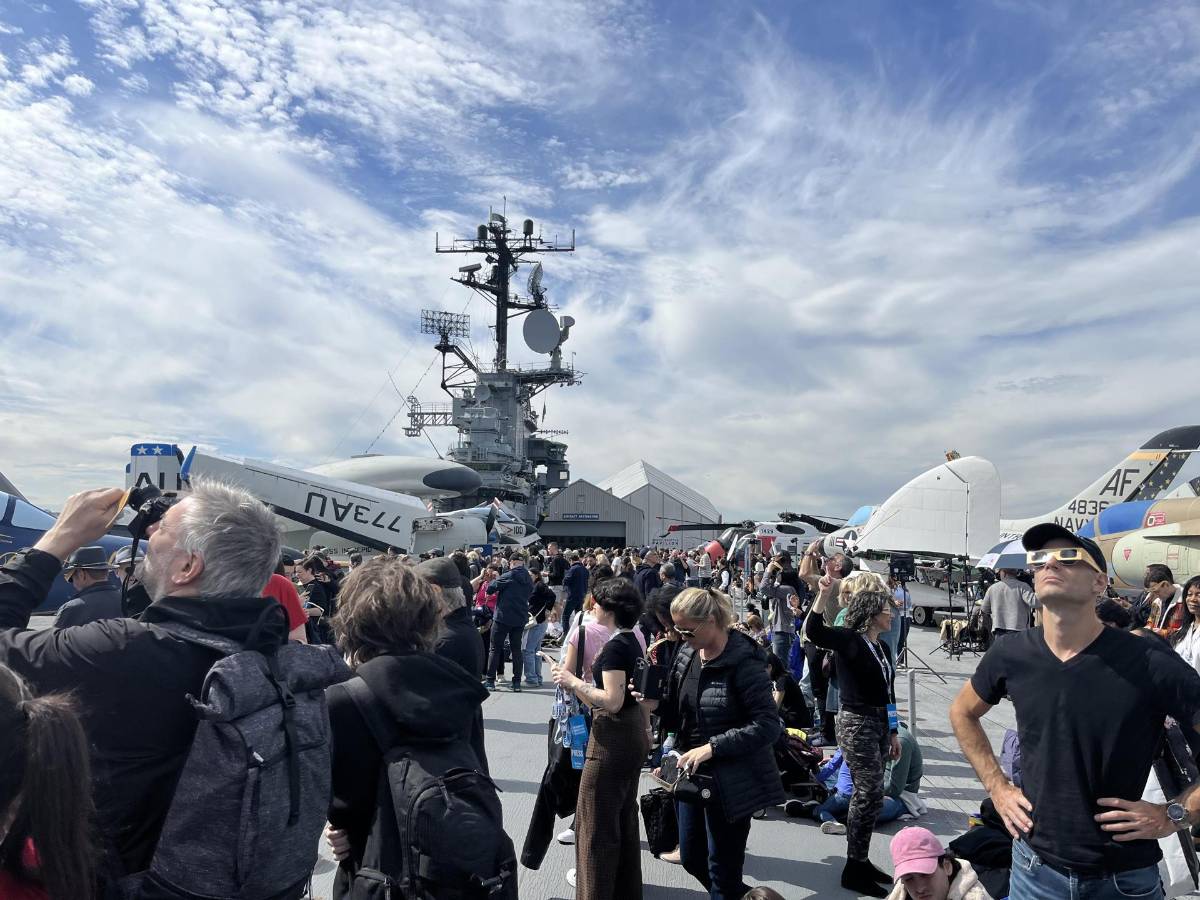 Mujer hiere a conductores y alega que tiroteo fue “dirigido por Dios debido al eclipse”