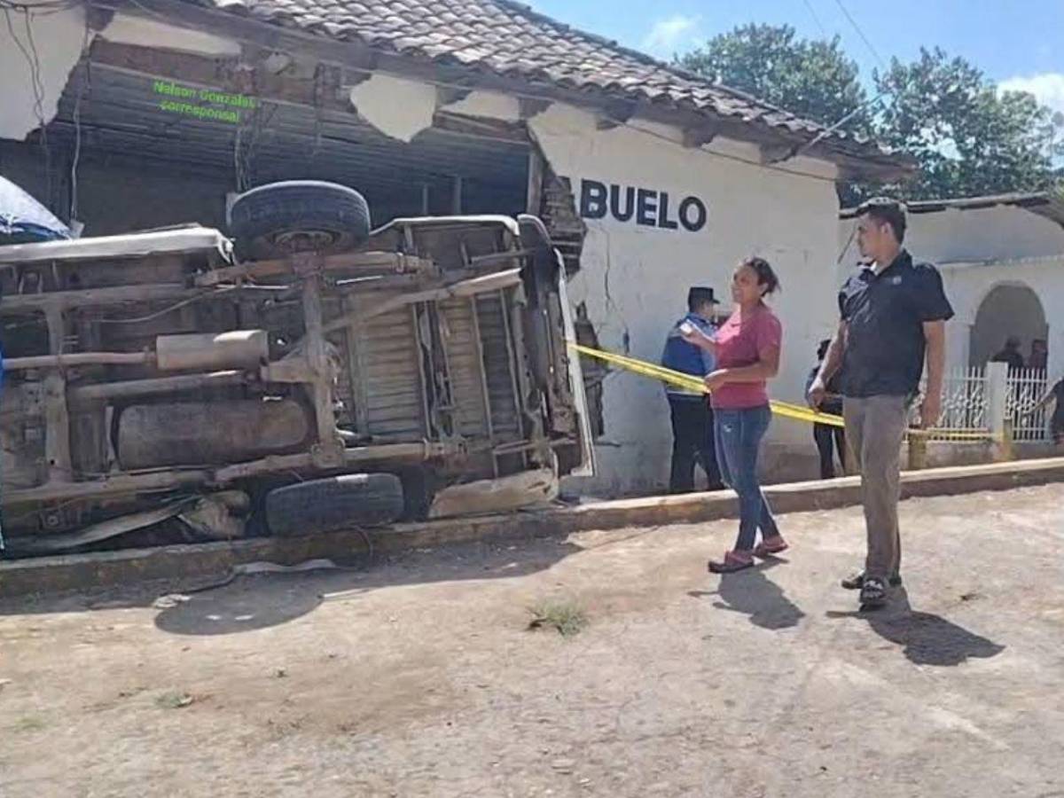 Tragedia en Zacapa: anciano de 109 años y maestra mueren tras impactar vehículo en su casa