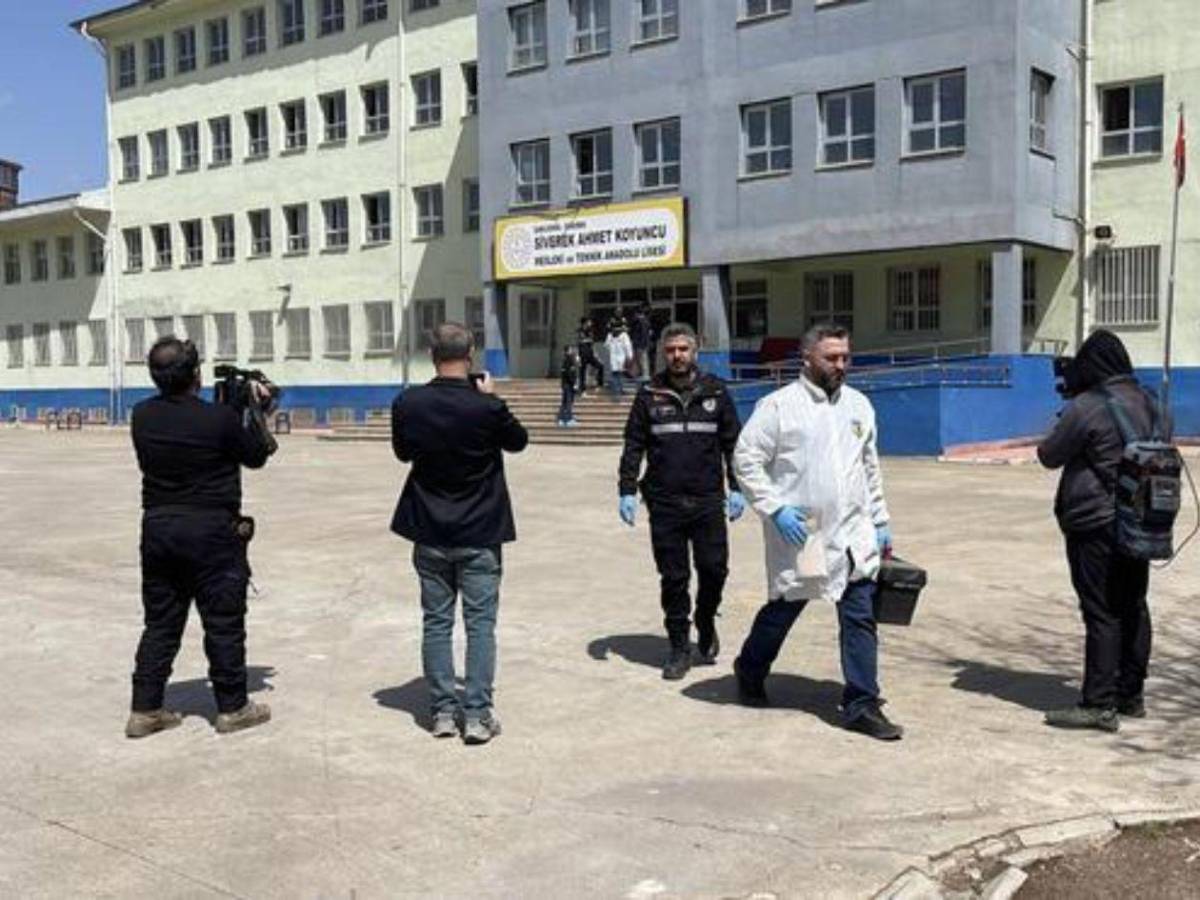 Suben a nueve los muertos en el tiroteo a manos de un alumno de 14 años