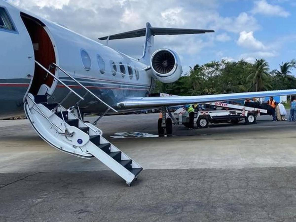 Floyd Mayweather se rinde ante belleza de Honduras y responde a denuncia