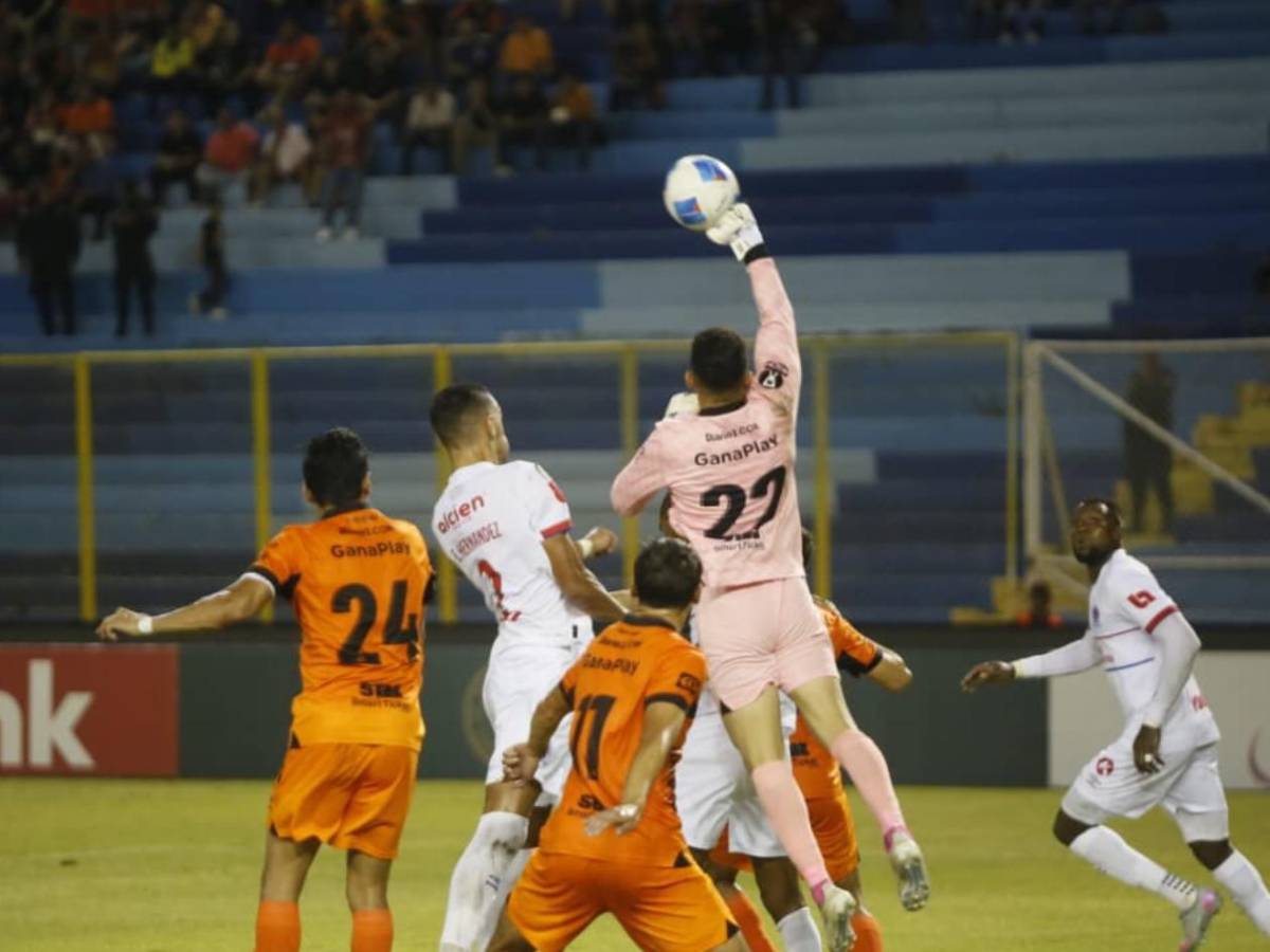 Copa Centroamericana: Invasión en El Salvador, polémica y héroe del Olimpia