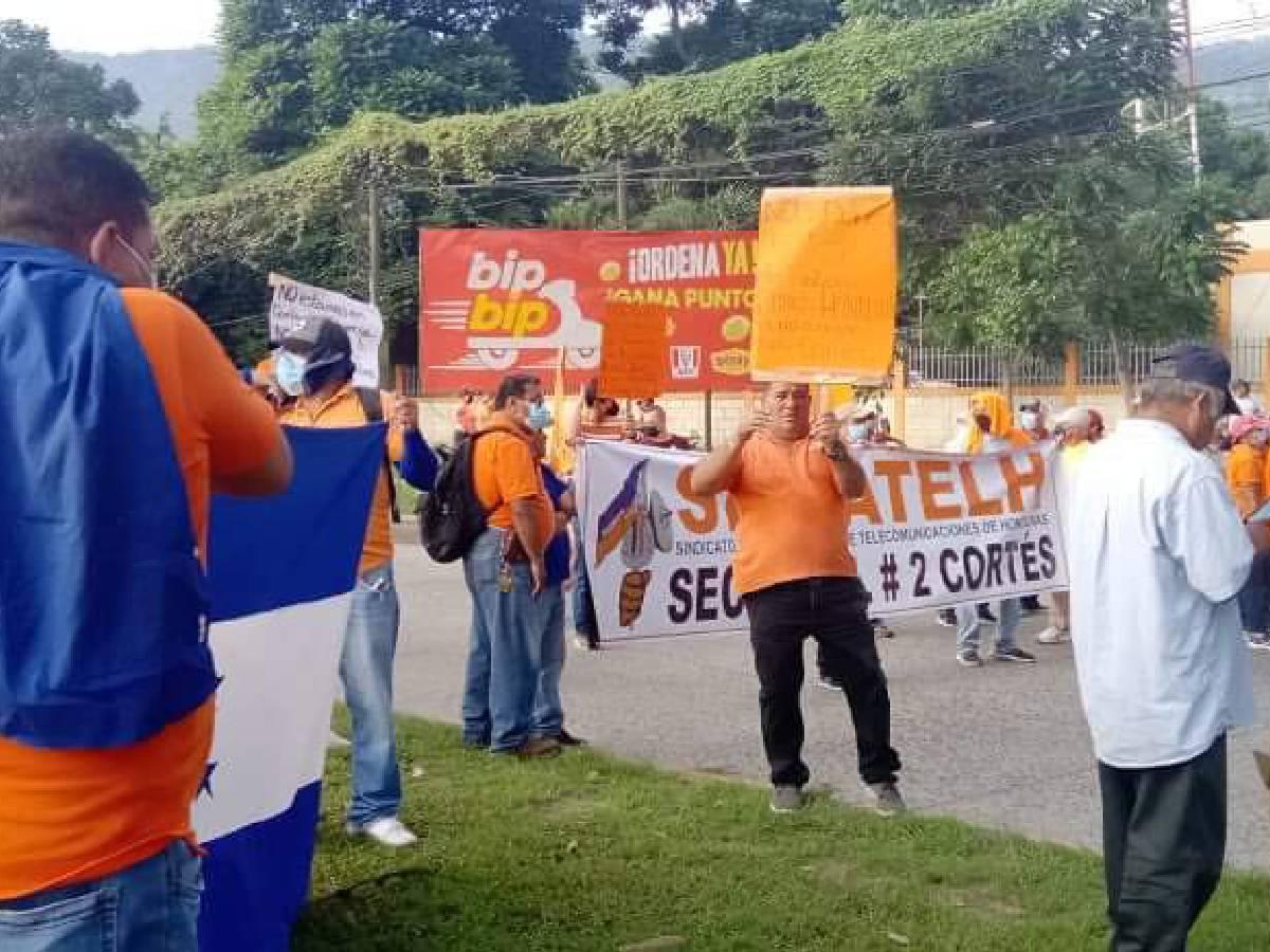 Empleados de Hondutel se toman nuevamente el bulevar del Sur