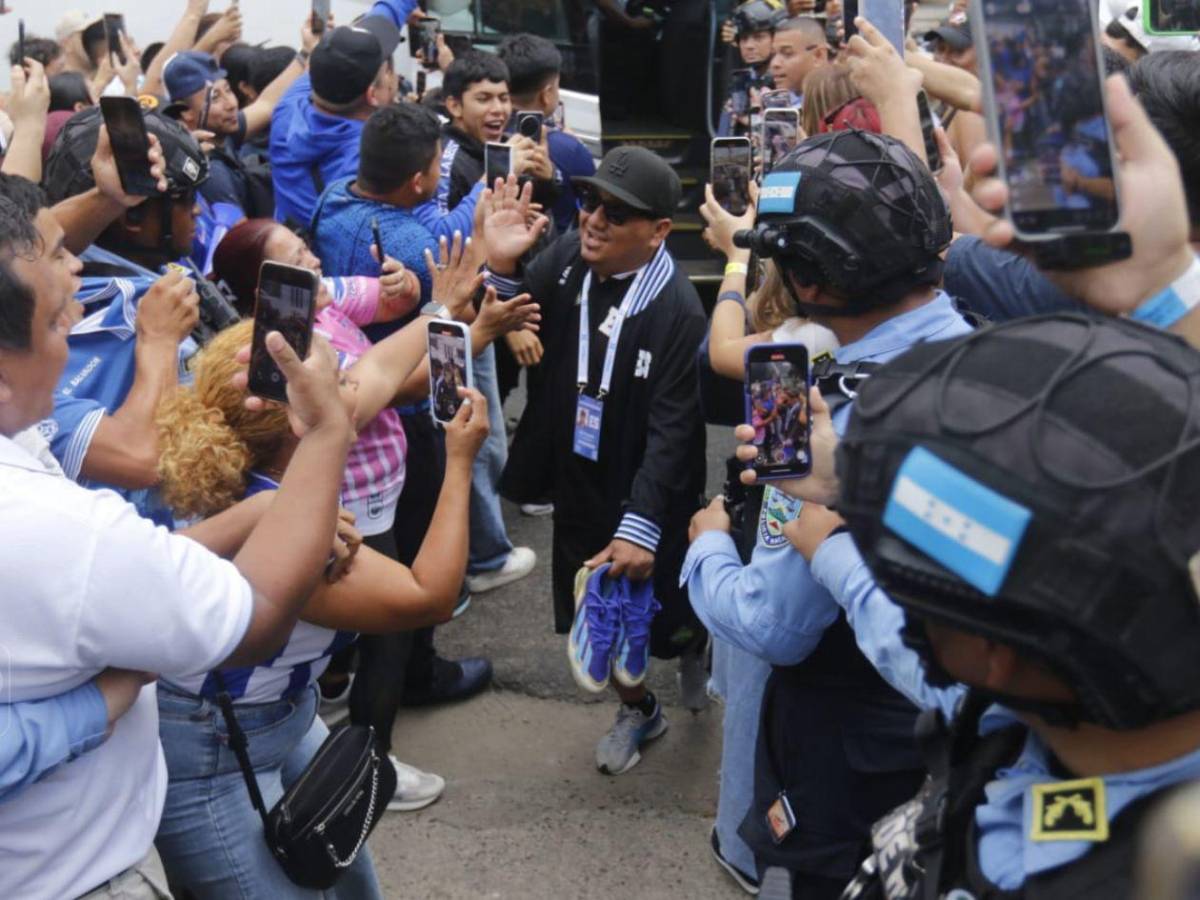 Selección Salvadoreña de Tiktokers desata furor en su llegada al Morazán