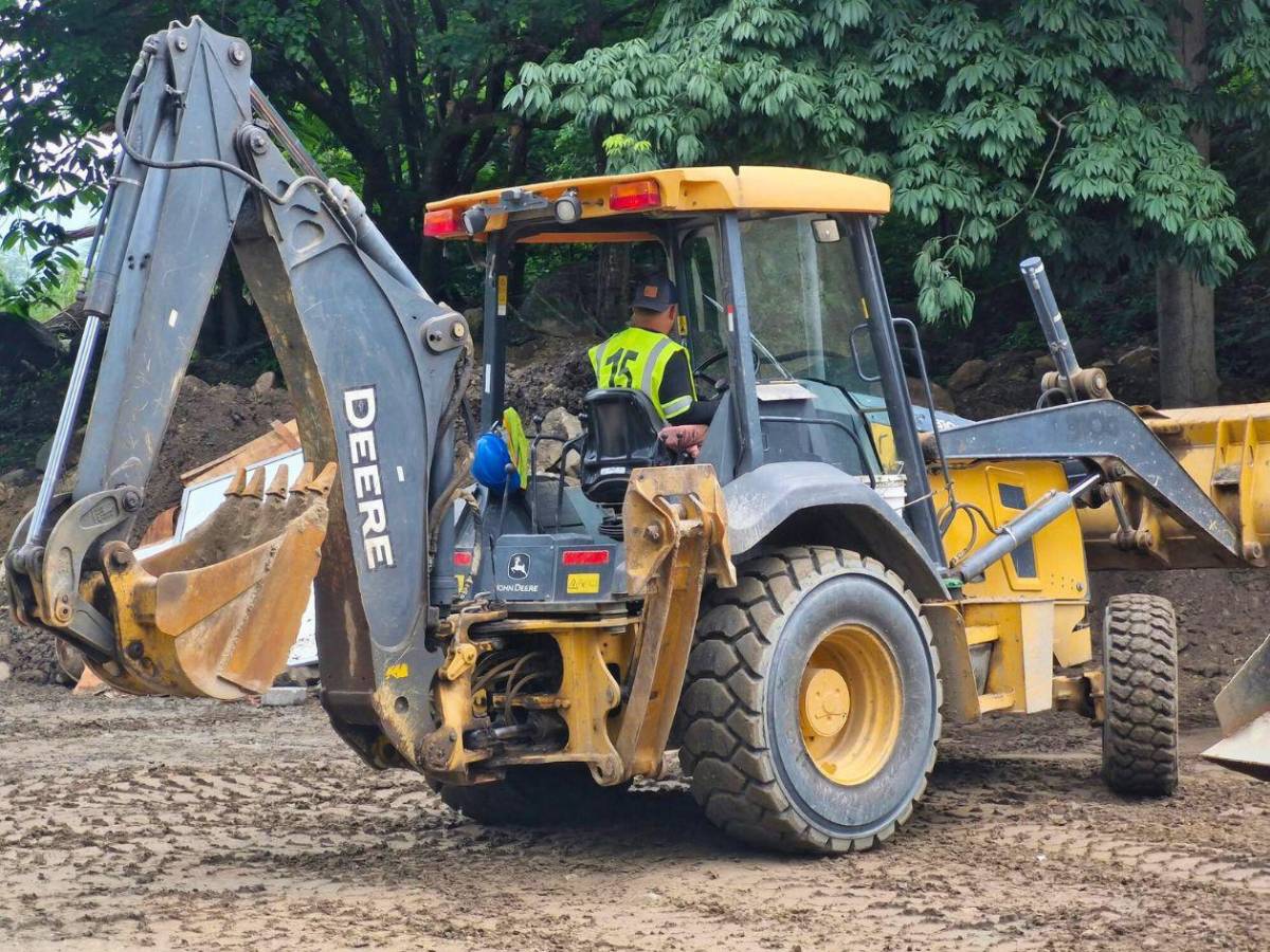 ¿Cuánto invierte la Unah en la pavimentación del Campus Cortés?