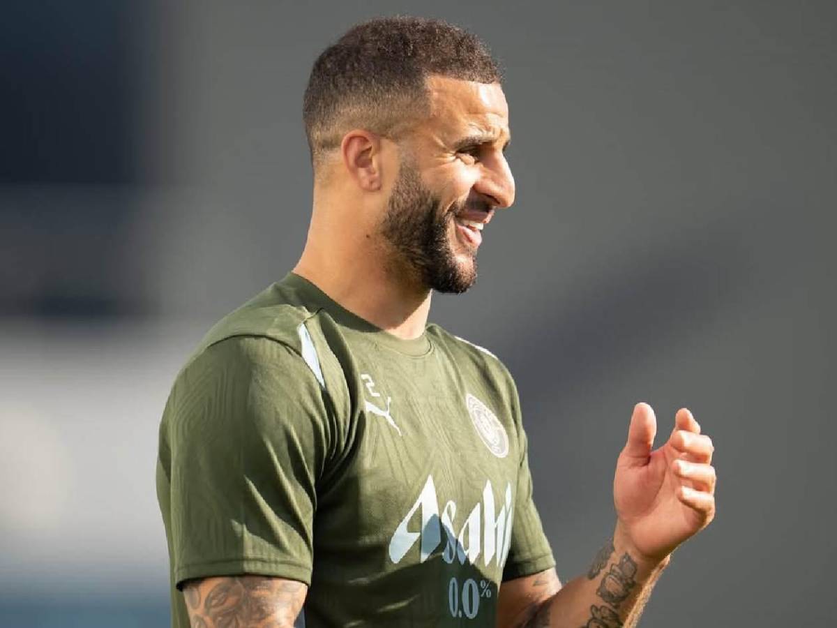 Figura en escándalo: de fiesta con dos mujeres tras visita de su esposa