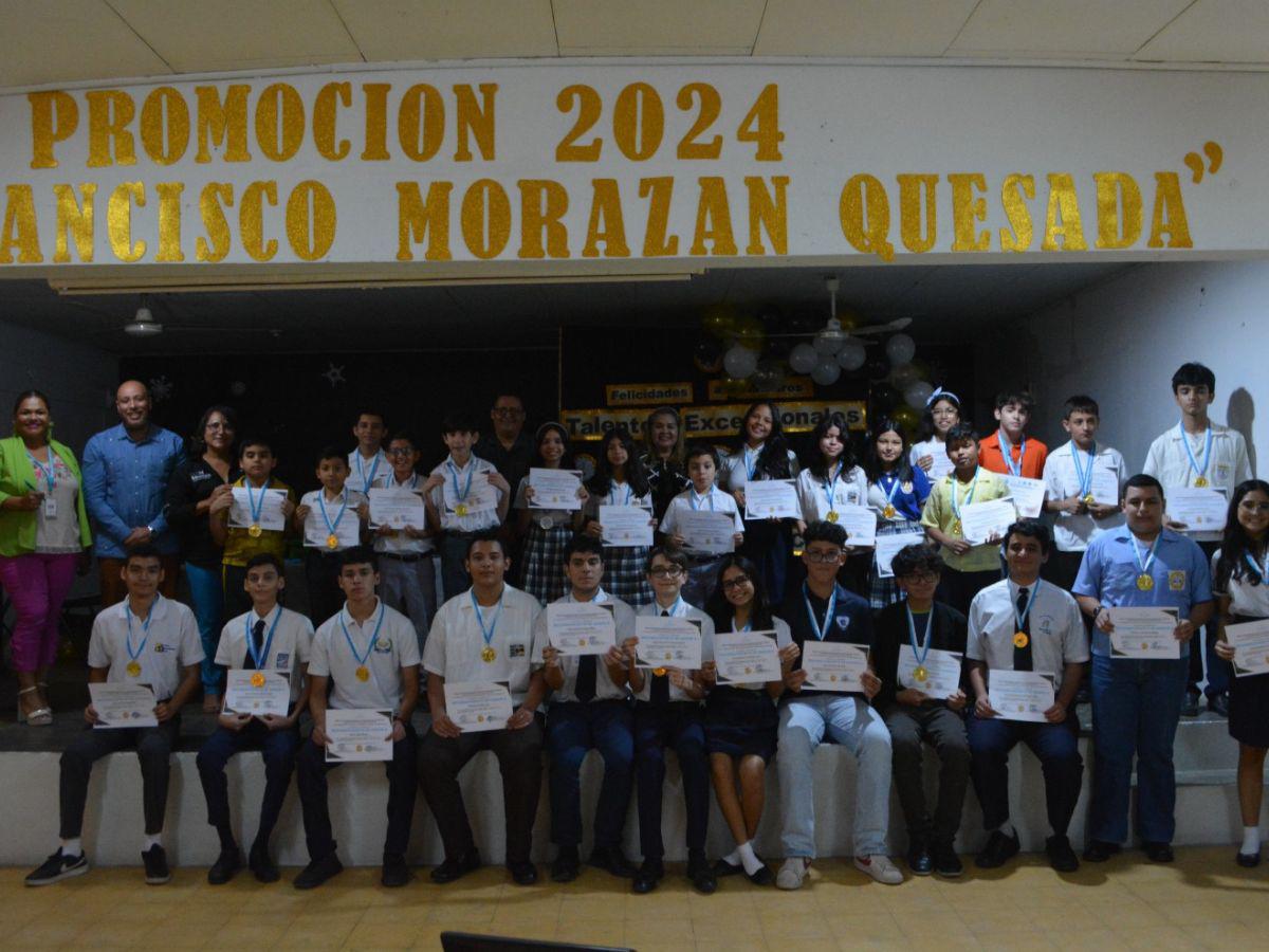 Premian a niños y jóvenes ganadores de olimpiadas de matemática, física y química