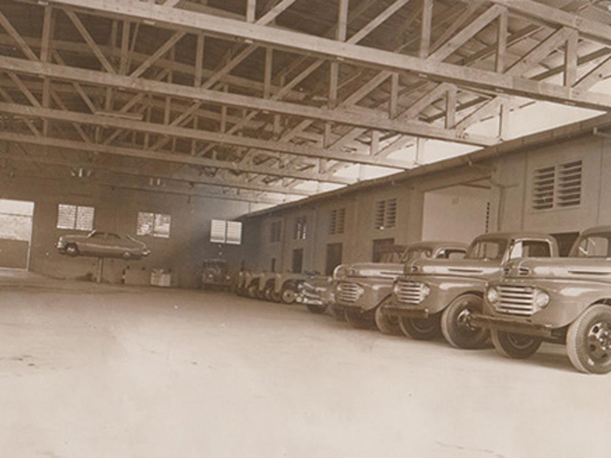 Primer taller de Yude Canahuati Ford en los años 60.