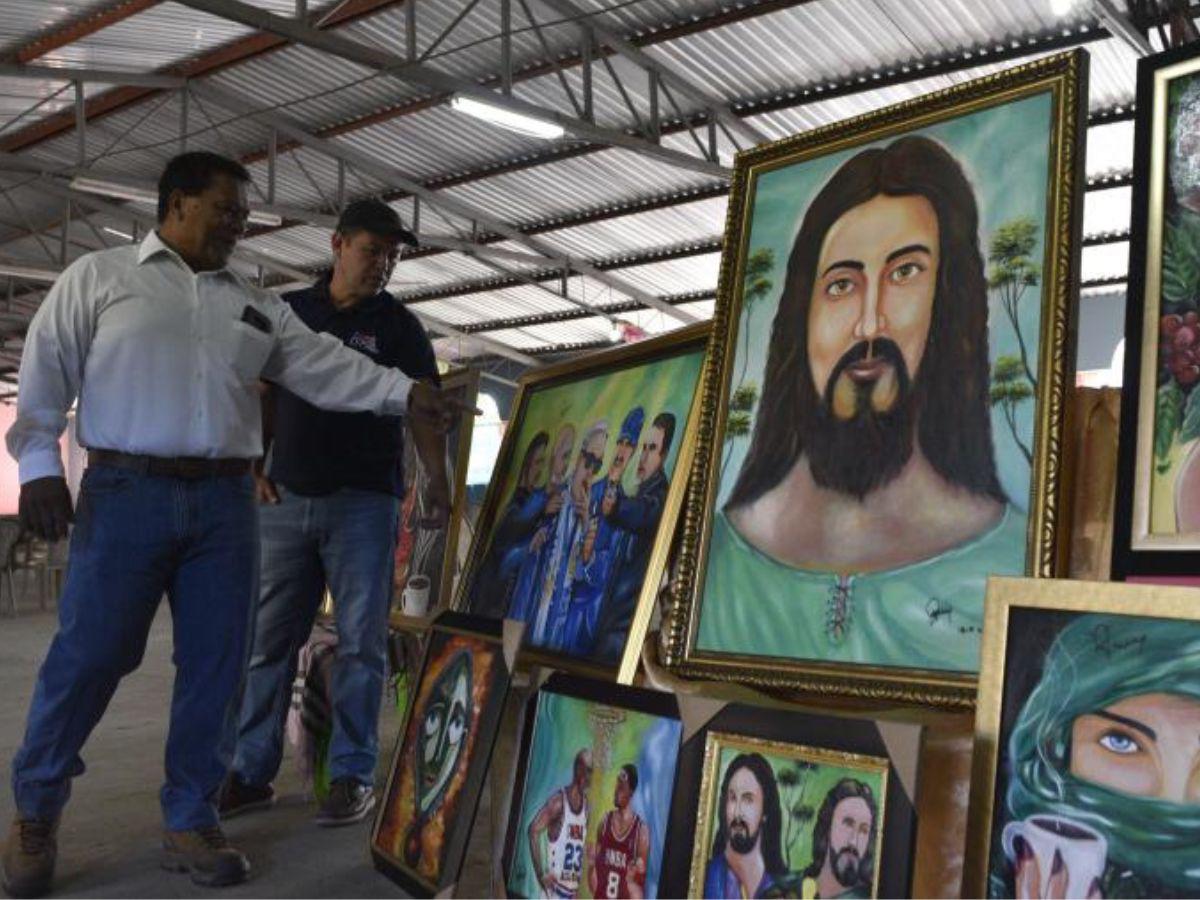 Personajes de la política, la cultura y el deporte están plasmados en sus pinturas.