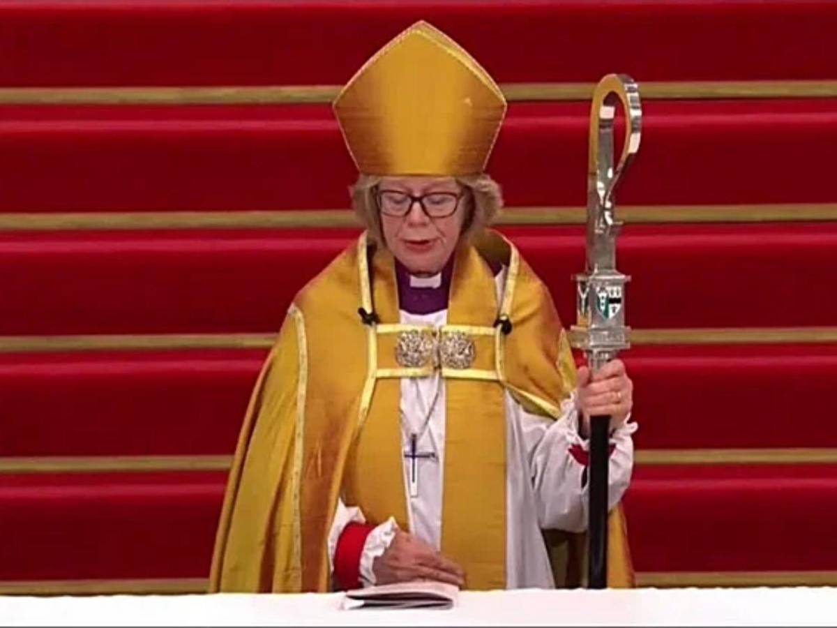 Histórico: ex enfermera fue investida como la primera arzobispa de Canterbury
