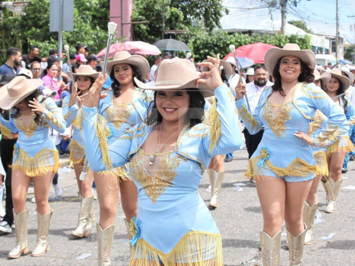 Quiénes son las hermosas palillonas 'vaqueritas' que se robaron las miradas por su originalidad