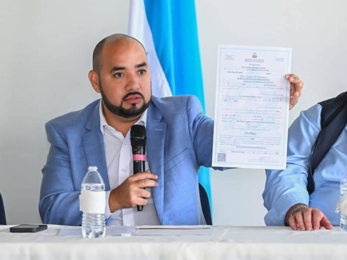 ¿Se unirá Daniel Esponda al Partido Liberal? Esto respondió el exministro