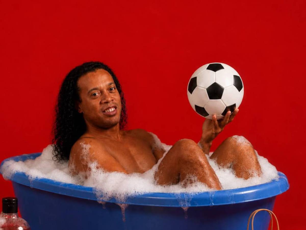 ¡Insólito! Ronaldinho sale del retiro y vuelve al fútbol: Inscrito por impensado club
