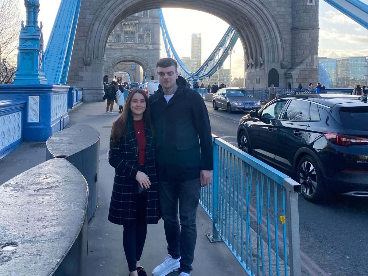 Ashley viajó por amor tras siete años de amistad virtual y terminó en tragedia