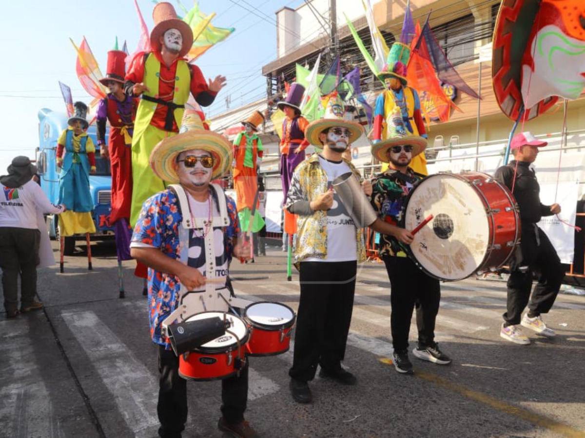 Carrozas, música y baile: así se vive el gran cierre de la Feria Isidra en La Ceiba