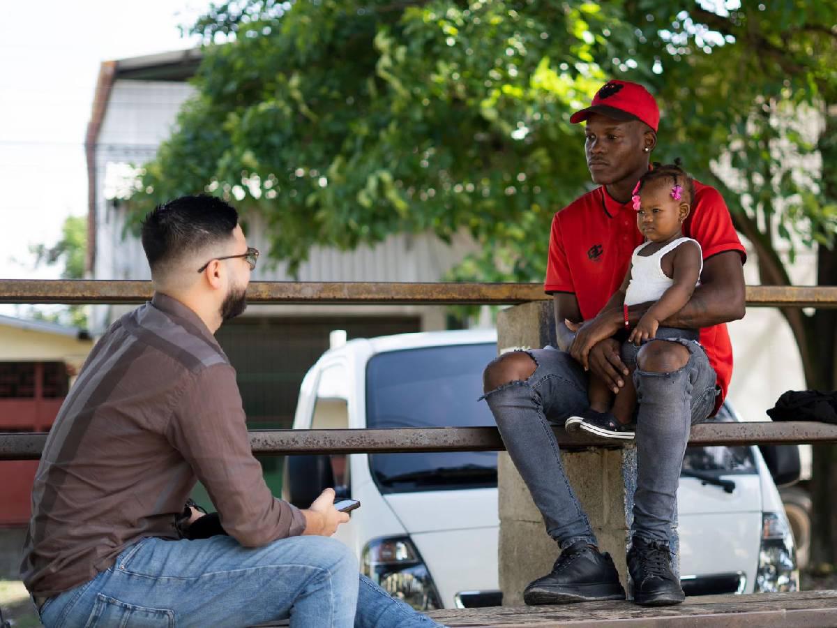 Brayan Castillo en la charla con nuestro periodista, Mario Jafeth Moreno.